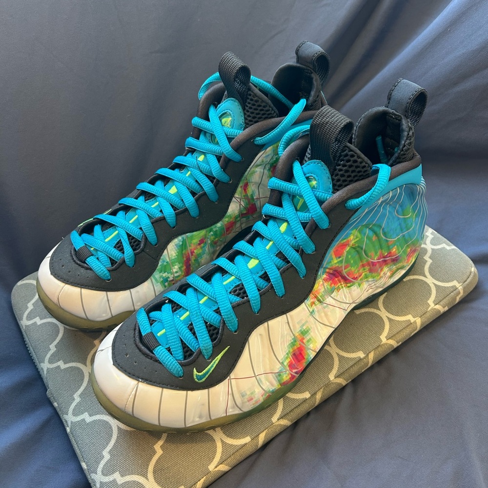 Nike Air Foamposite One
“Weatherman” (LIKE NEW)
